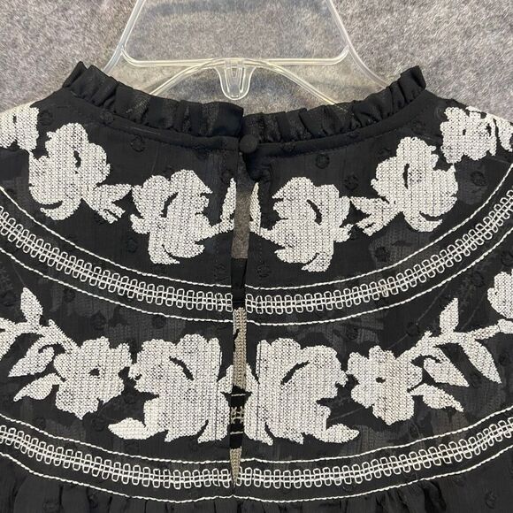 TORRID Top Size 1 (1X) Black White Clip Dot Embroidered Chiffon Sleeveless EUC - Picture 15 of 16